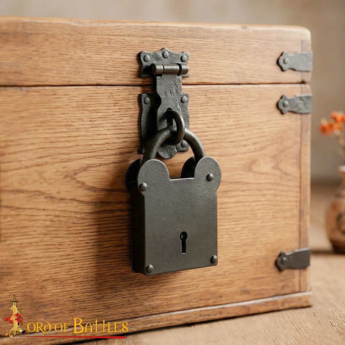 Medici Hand-Forged Iron Padlock with Chainmail Keychain - Image 6
